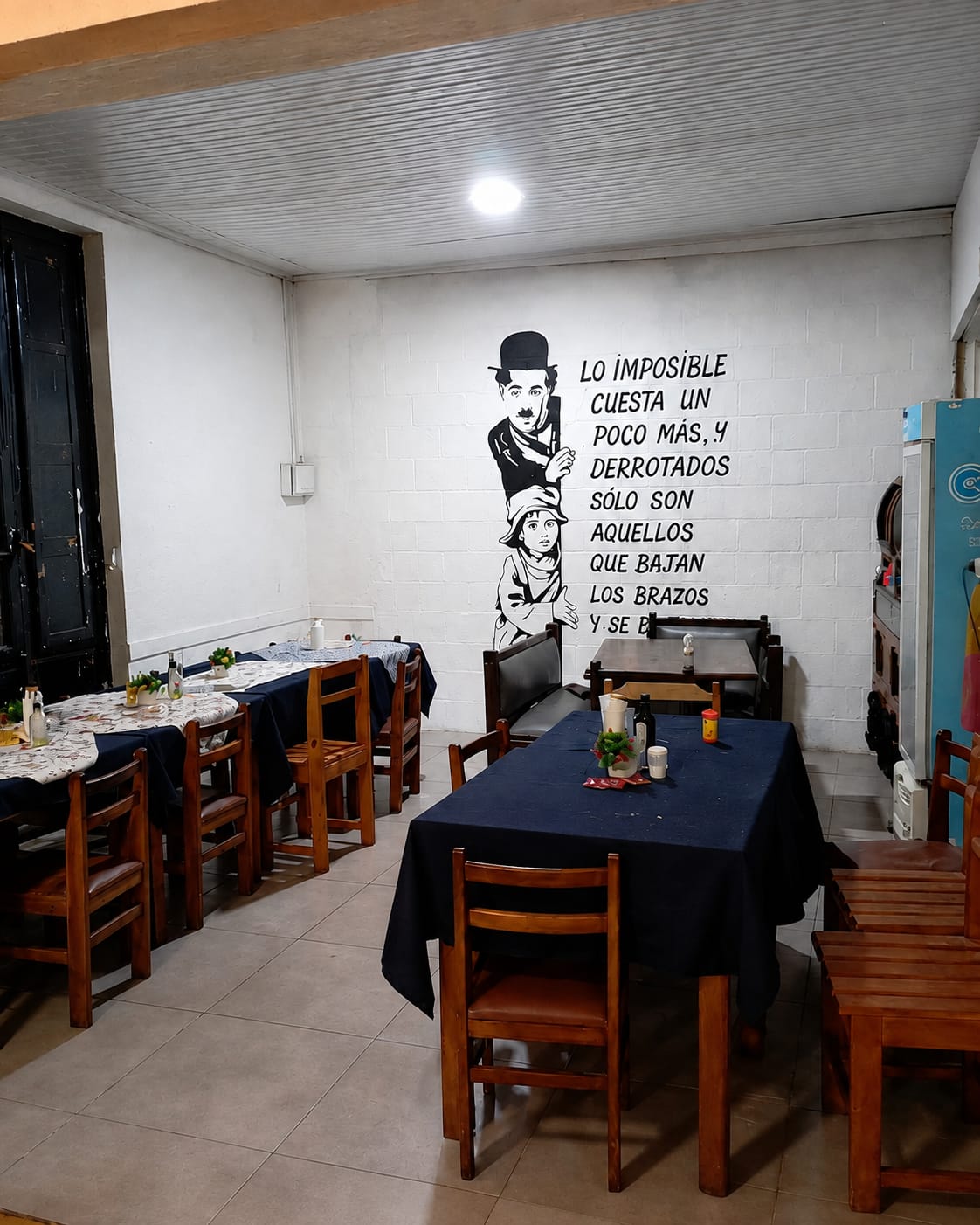 Mesa servida con parrillada